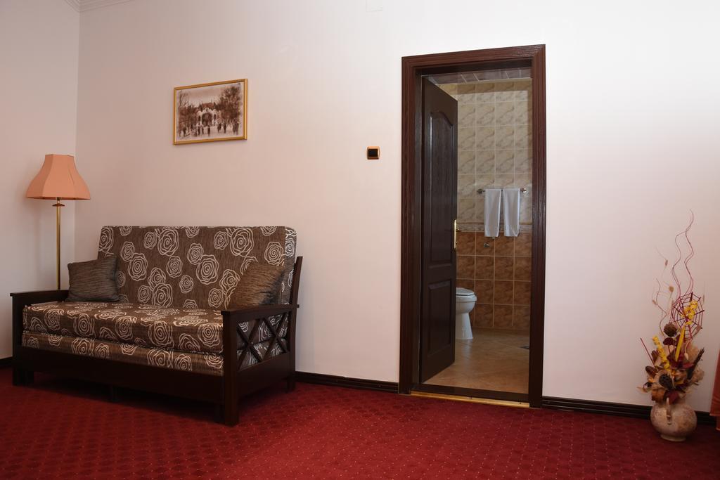 Guest House Vila Lujza Палич Екстериор снимка